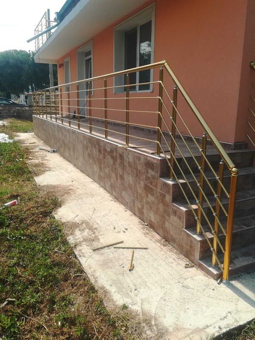 Парапети за стълбища