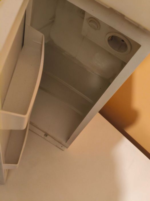 Горен шкаф за баня