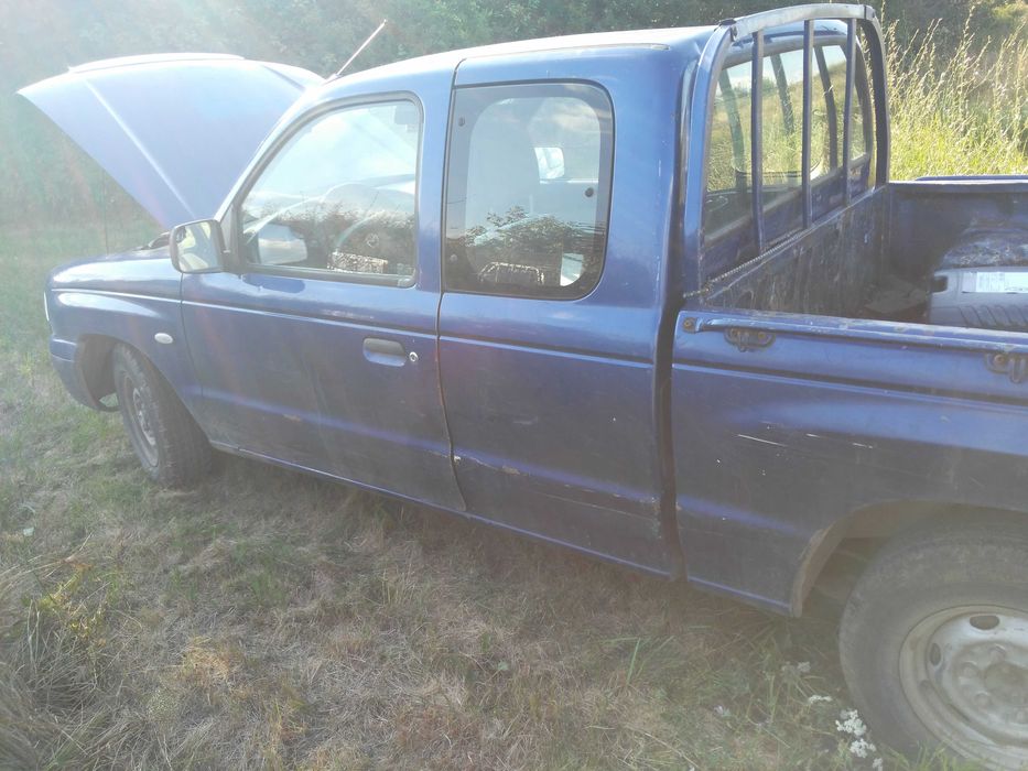 Mazda B2500 пикап.