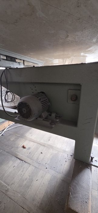 Vând mașini de cusut industriale,Triploc,Yuki,simple.