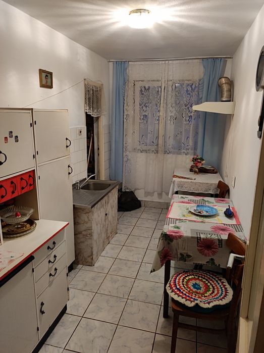 Apartament 3 camere, decomandat, parter