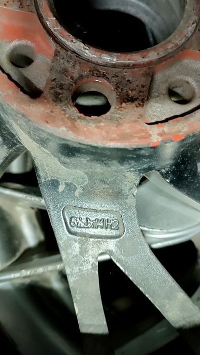 Продам диски с шинами 4/100