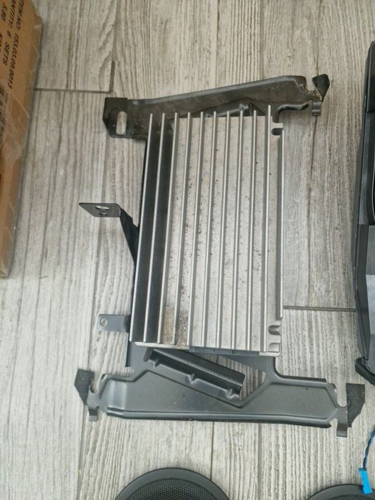 Sistem audio hi-fi boxe, difuzoare, subwoofer, amplificator