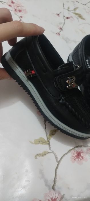 Продаю детские туфли.