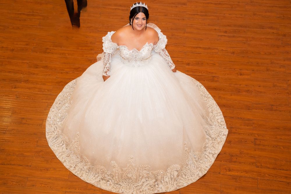 Vand rochie mireasa .