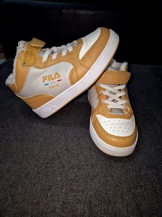 Vând ghetuțe fila baietel