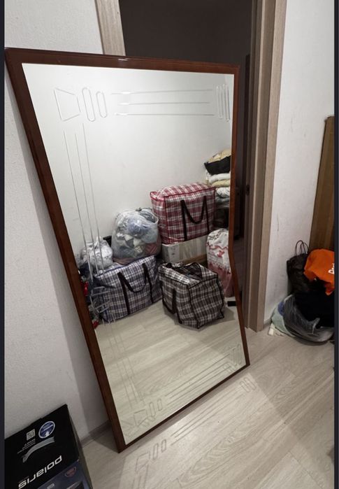 Гостиный стол с зеркалом