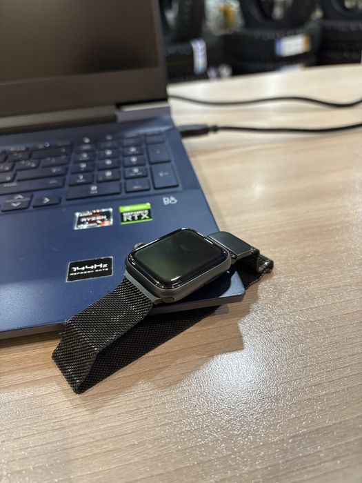 Продам идаельном Apple Watch SE 2