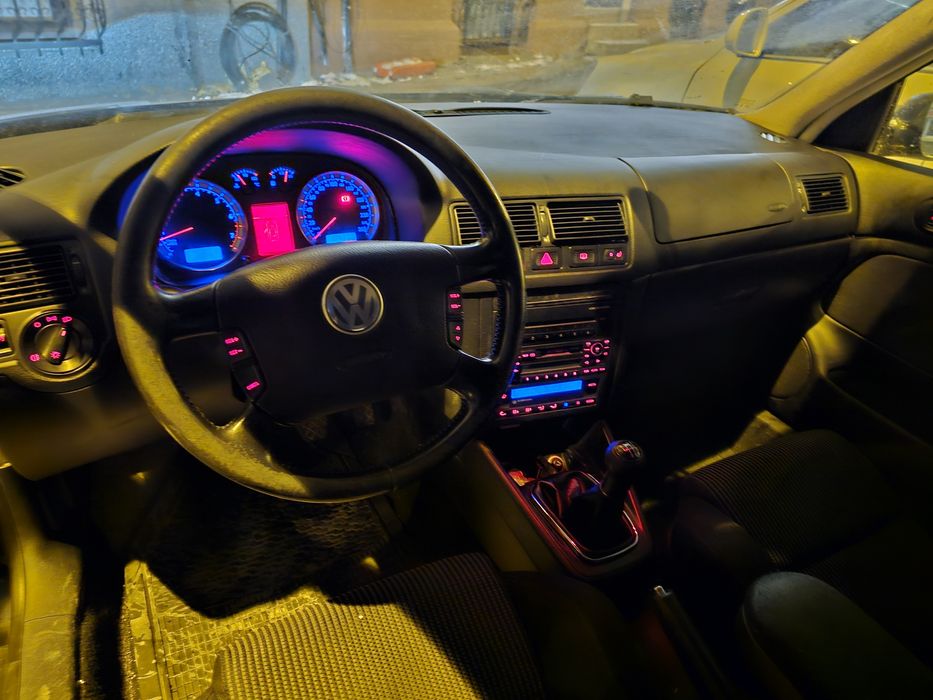 VW Golf 4 1.6 FSI cutie 6 trepte
An 2002 
Acte la zi/fiscal 
Cutie man