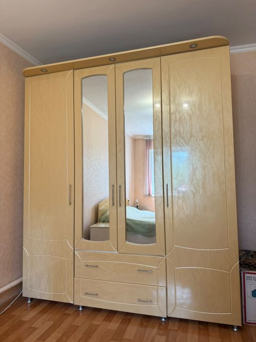 Продам спальный гарнитур
