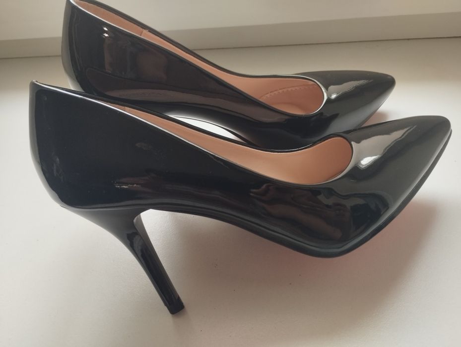 Туфли новые, лаковые