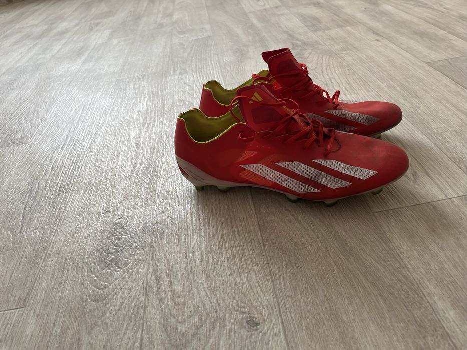 Продам футбольные бутсы