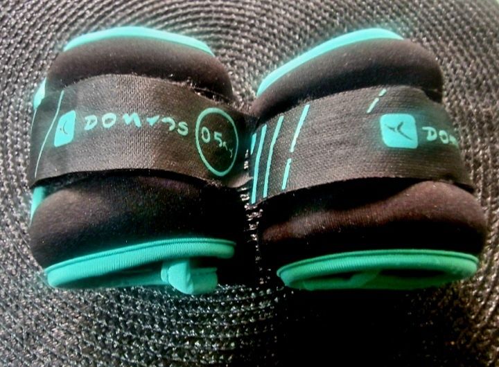 Неопренови тежести DOMYOS за ръце и крака - 0.5 кг. - 2 бр.