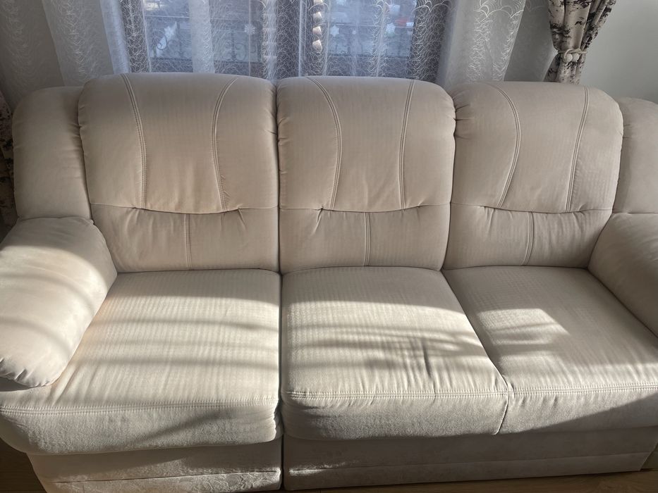 Canapea bej cu lada de depozitare