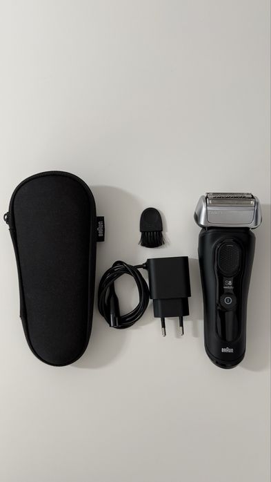 Aparat de ras electric Braun Series 8 8410s, Suport de incarcare, Trusa de voiaj, Negru