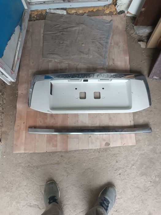 Подномерник на Прадо 150