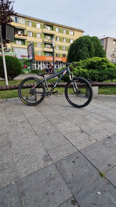 Vând dirt jump  .