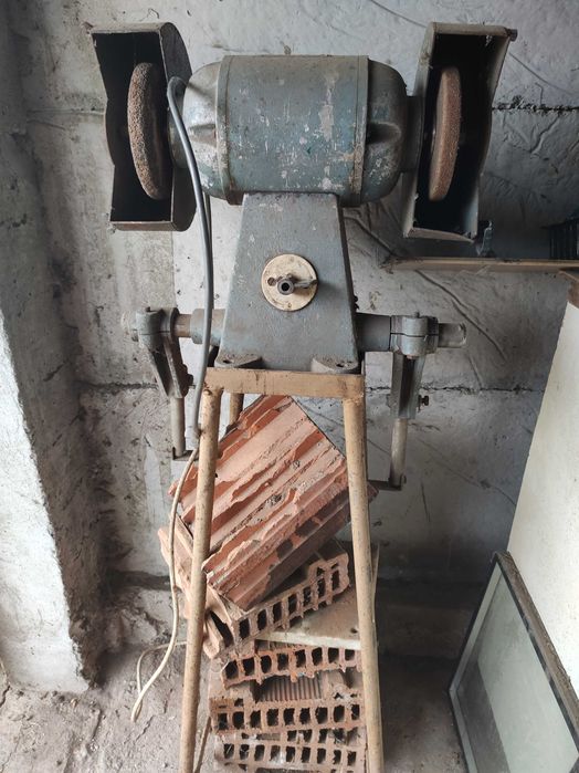 Polizor de banc pentru ascuțire,cu suport.