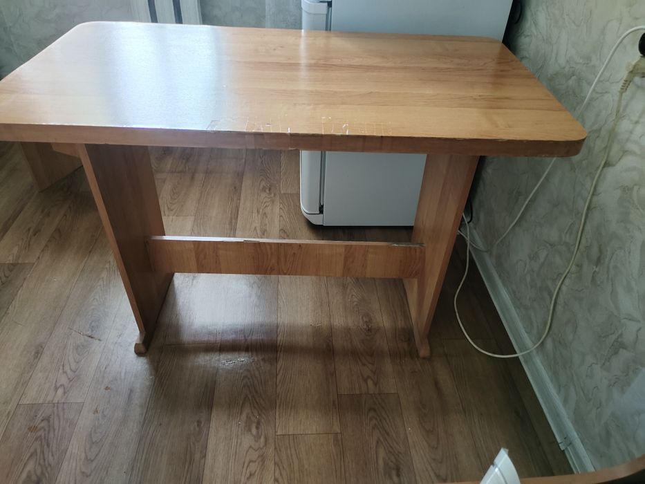 Продам стол кухонный