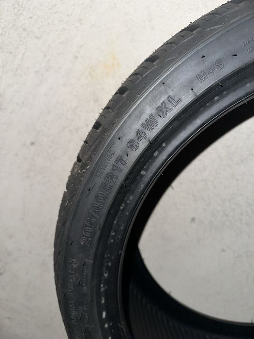 Гуми 205/40/17 ЧИСТО НОВИ