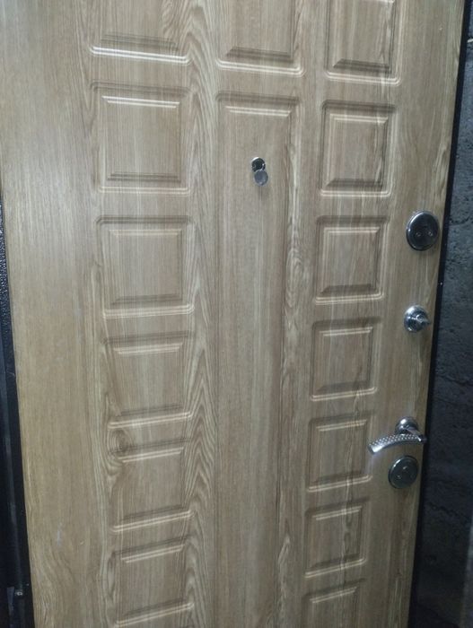 Продам дверь металлическая входная