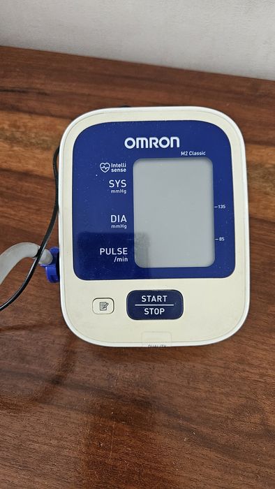 Тонометр Omron продам