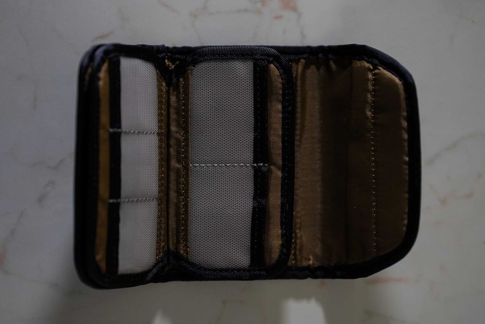 НОВ/НЕРАЗОПАКОВАН Калъф за карти памет GOMATIC (Peter McKinnon)