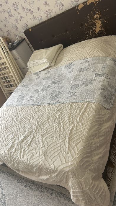 Продается двухспальная кровать