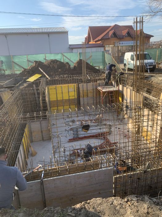 Echipa.Executam constructii la rosu/interioare( FIRMA)