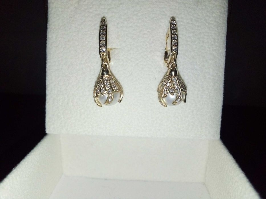 18 к. златни с диаманти обеци и пръстен корона/обеци 14 к. с диаманти