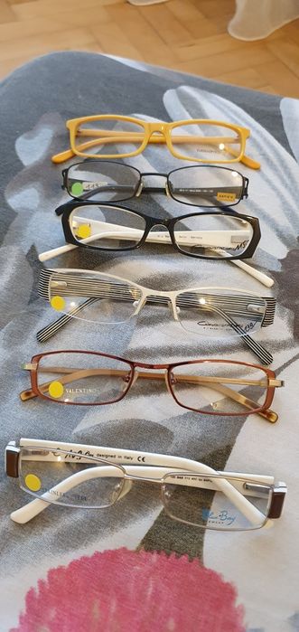 Rame de vedere de firma și ochelari de soare de firma .