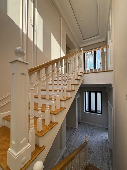 Шошилинч 4 та  Коттедж сотилади Таунхаус 5 хонали Ипакчилик лимон мах