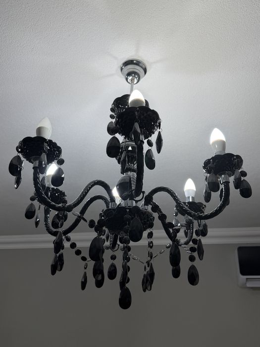 Candelabru negru elegant