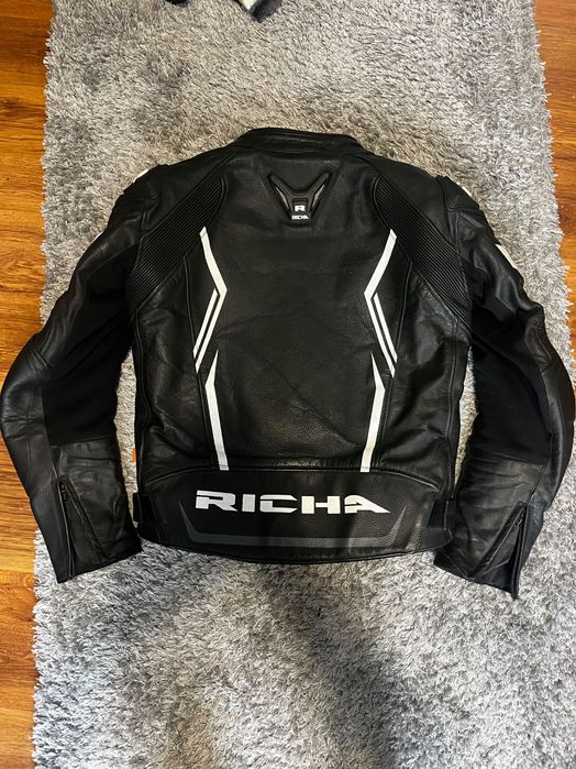 Мото екипировка. Цялостна екипировка на две отделни части.