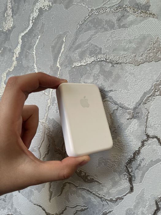 MageSafe Iphone Powerbank Iphone 12 dan tepasiga holati yaxshi 5000mPA