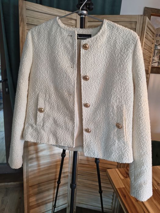 Zara, sacouri noi fără etichetă albe , elegante.