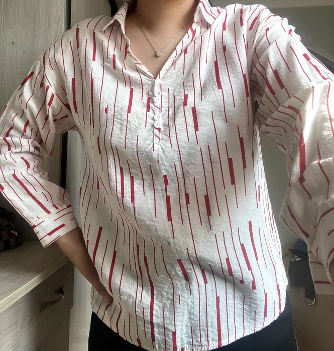 Рубашка белая с красными полосками
