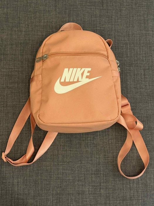 Оригинална дамска раница Nike