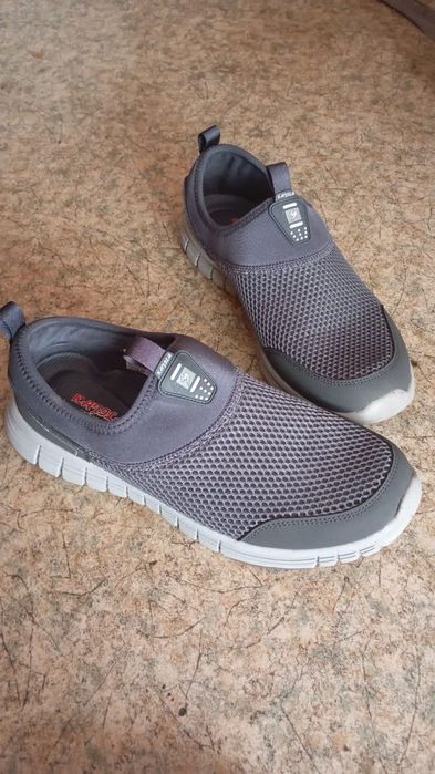 продам кроссовки