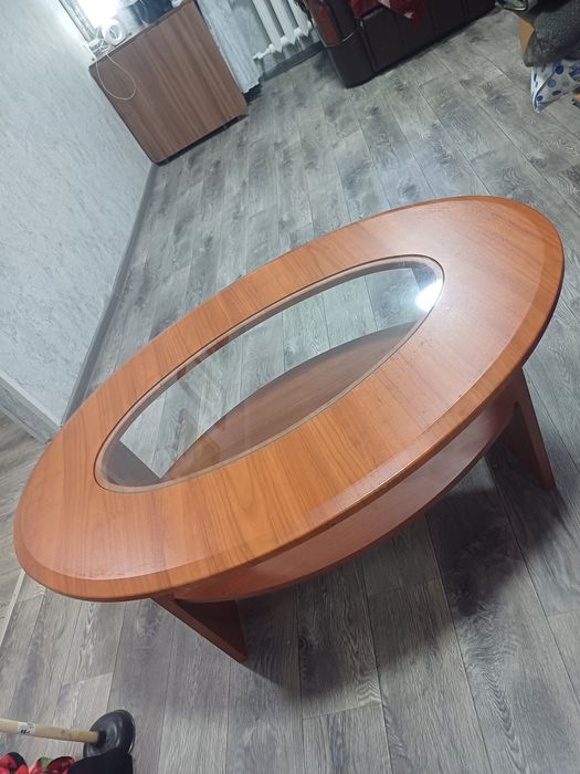 Продам стол журнальный