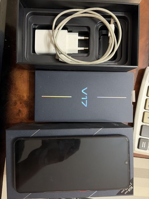 Vivo v17 8/128 БУ в отличном состоянии
