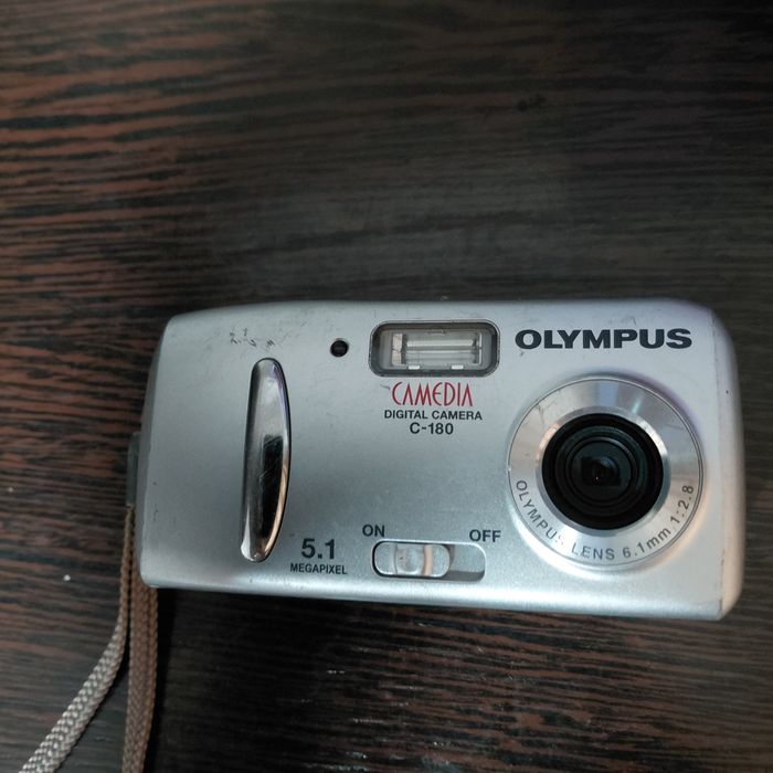 Фотоаппарат олимпус С 180