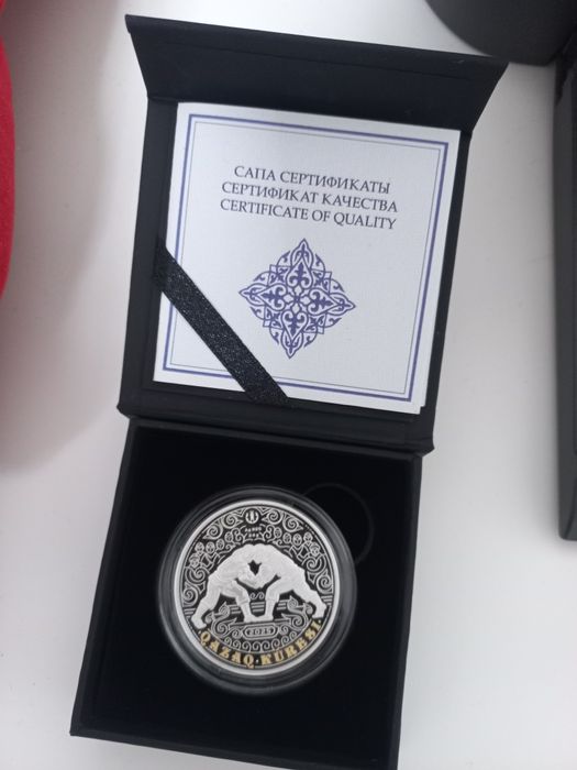 Продам коллекционные серебряные монеты