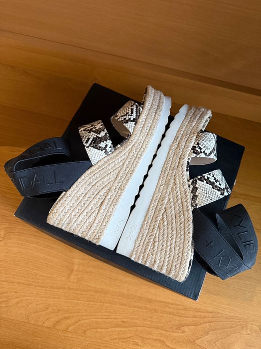 Дамски сандали Kendall + Kylie