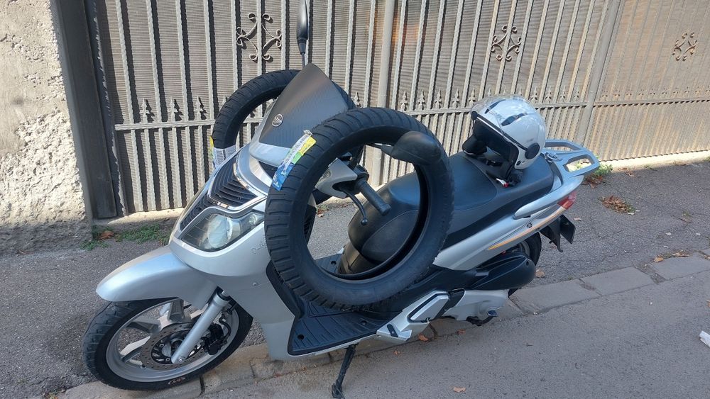 Scuter 125cc 12cp motor honda, se conduce cu permis categoria  B