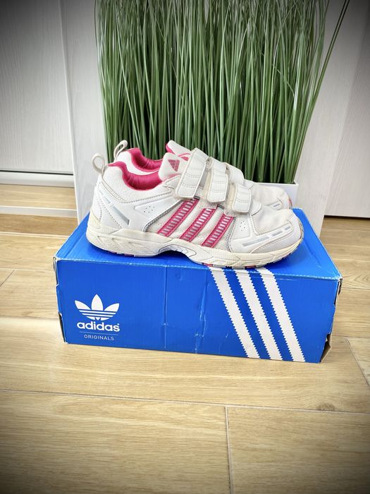 Маратонки “Adidas”-за момиче ,34номер