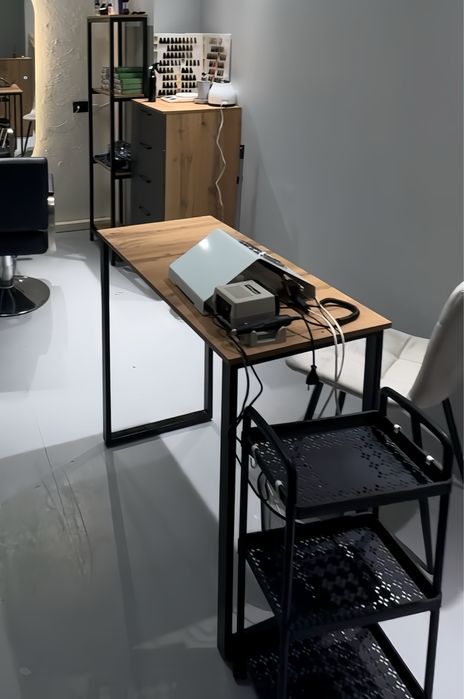 Продам маникюрный стол