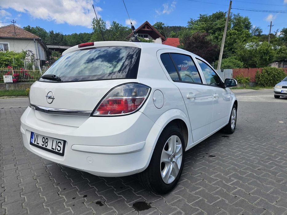 Opel Astra H 1.6 benzina 2011
