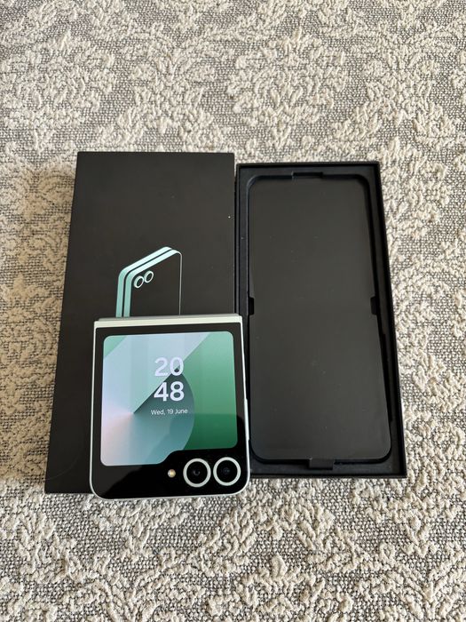 Идеал Samsung Galaxy Z Flip 6 256GB