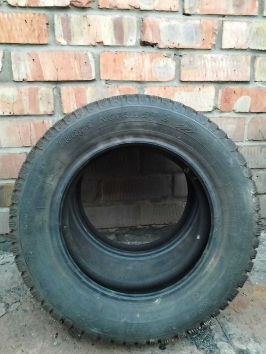 Продам зимние 2 покрышки